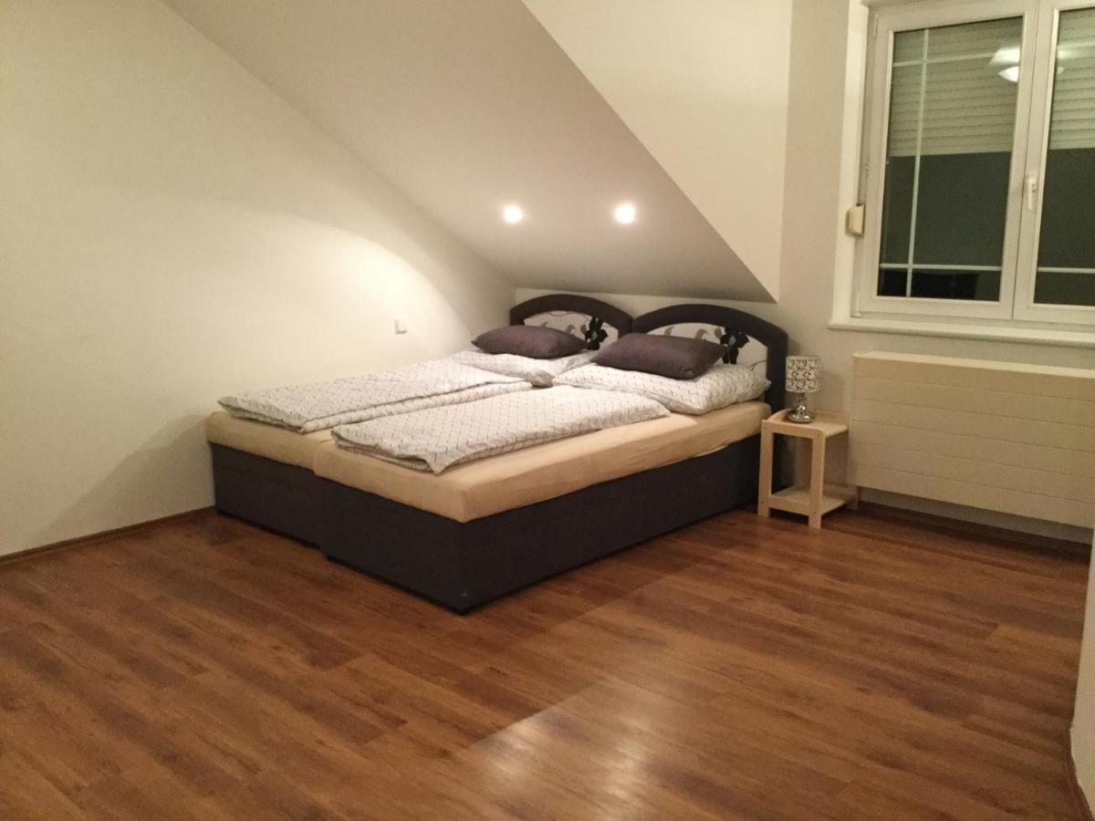 Villa Justyna à Pardubice Extérieur photo