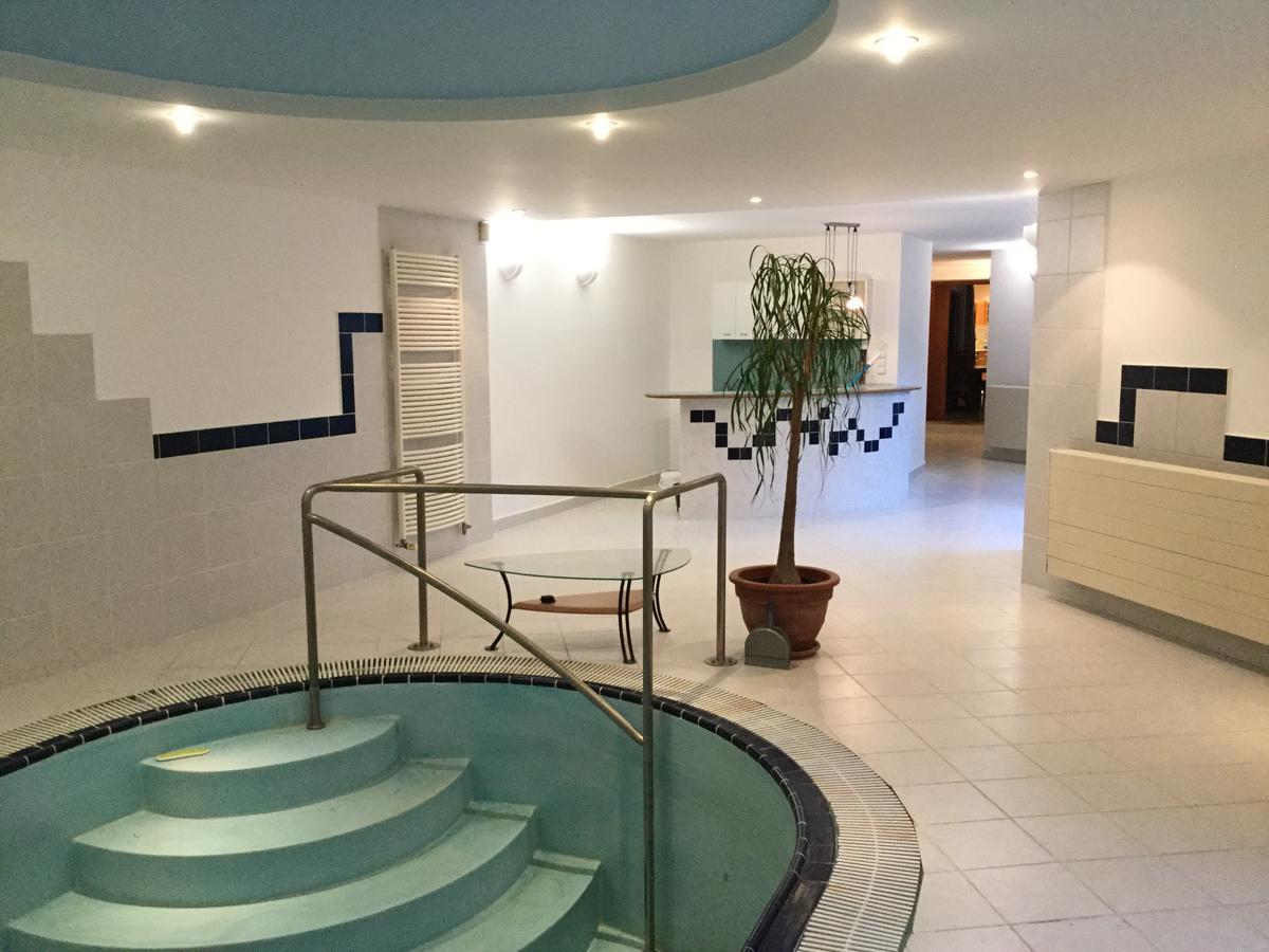 Villa Justyna à Pardubice Extérieur photo